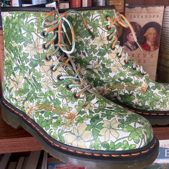 Rare! Dr Martens Limited Edition St Patrick’s Day Shamrock 1460 Boots W 10 | M 9 - Picture 14 of 15